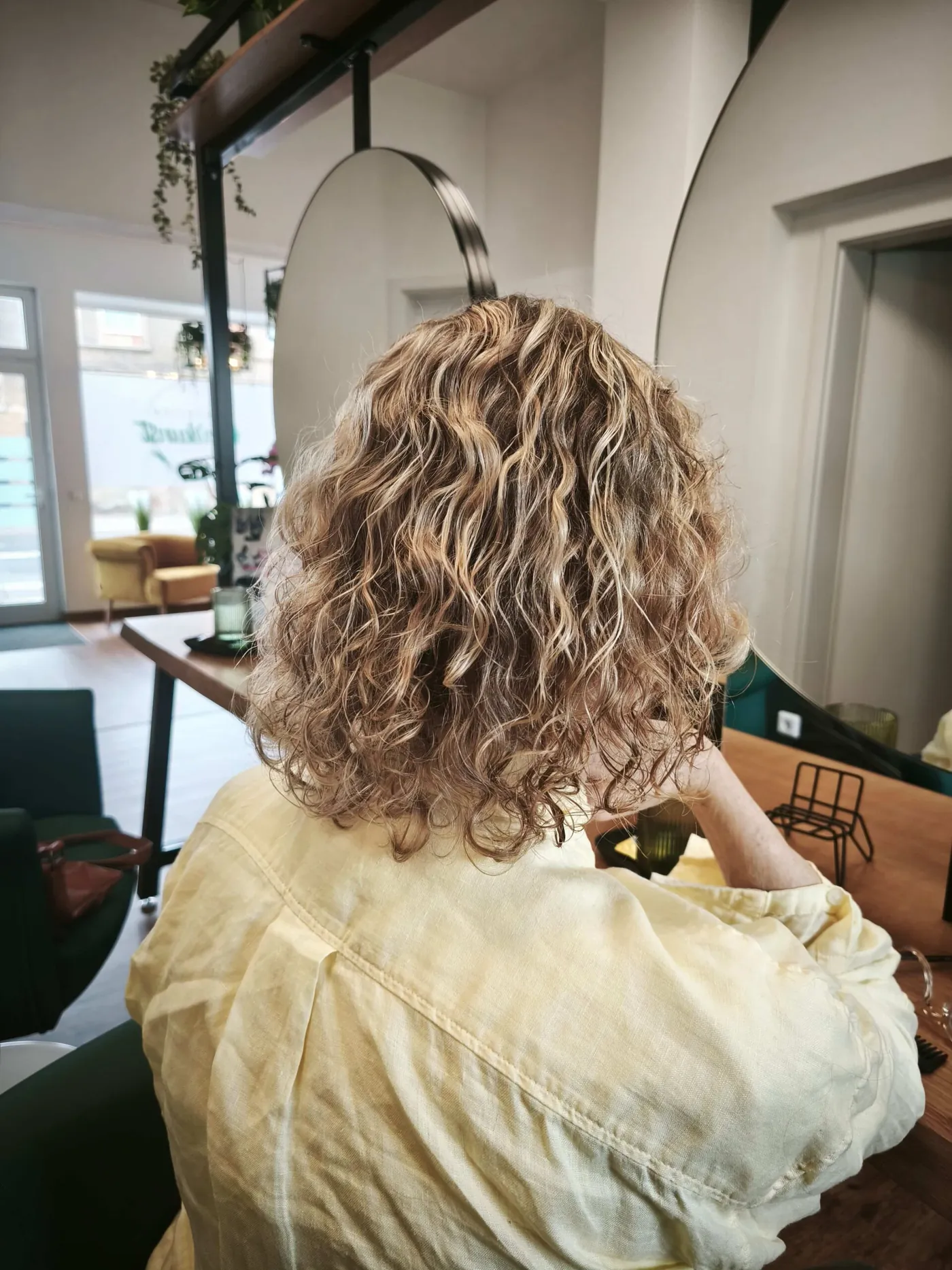 Naturlocken nach Farbauffrischung